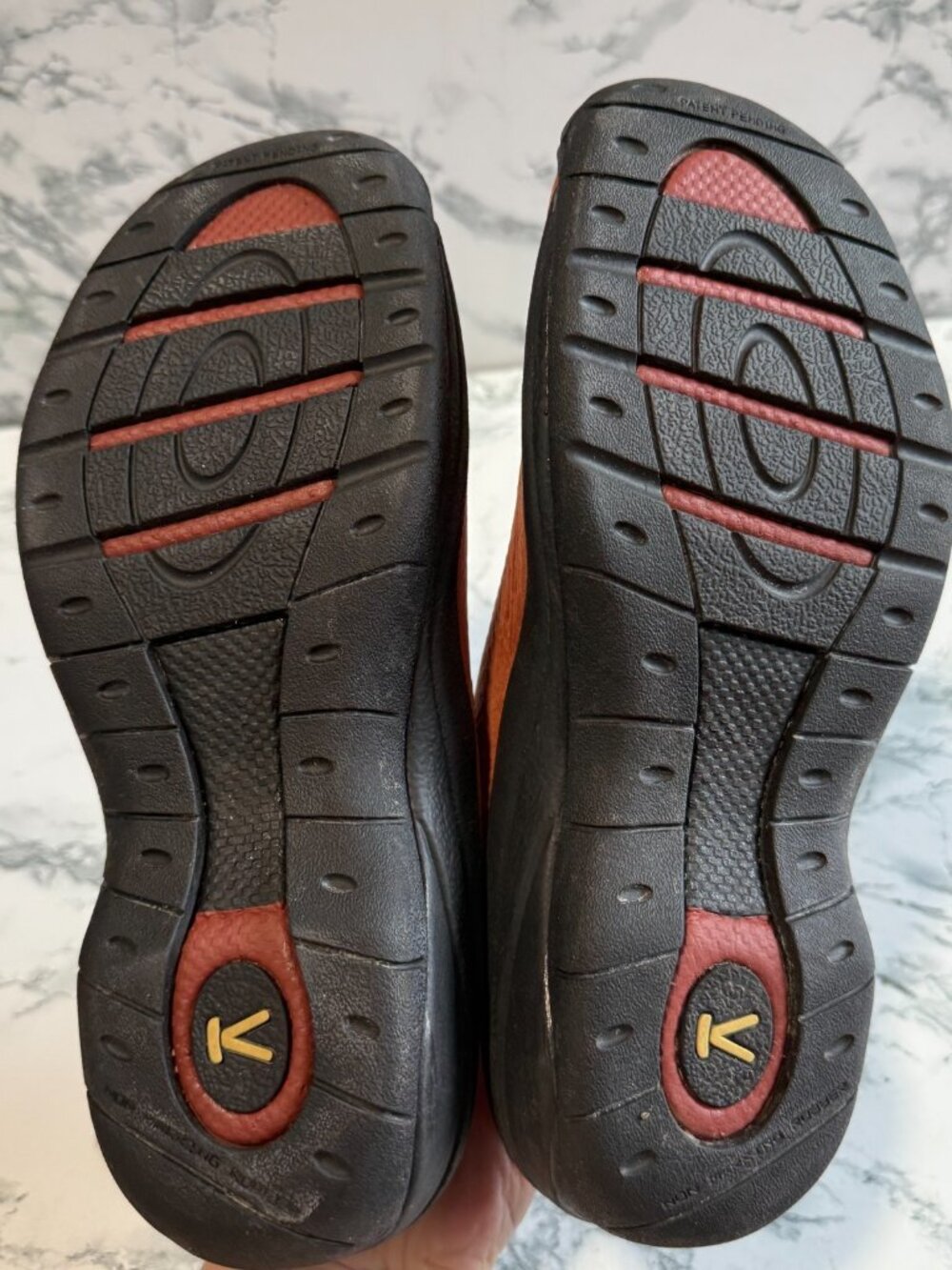 Keen Women 8.5 Slip On Shoe Red Leather Backless Closed Toe Comfort Casual - Picture 5 of 6